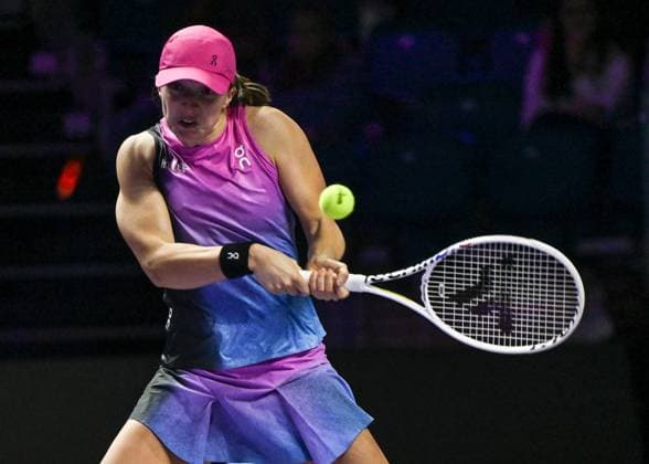 WTA, Tennis Damen Finals 2024 - Day 2 RIYADH, SAUDI ARABIA - NOVEMBER 03: Iga Swiatek of Poland during her match against Barbora Krejcikovas of Czech Republic on day 2 of the 2024 WTA Finals, part of the Hologic WTA Tour, held at King Saud University Indoor Arena on November 03, 2024, in Riyadh, Saudi Arabia. Riyadh Saudi Arabia  Copyright: xArturxWidakx originalFilename:widak-wtafinal241103_npsmh.jpg