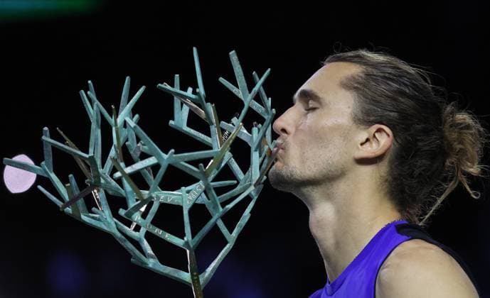 (241104) -- PARIS, Nov. 4, 2024 -- Alexander Zverev kisses the trophy after the men s singles final match between Alexander Zverev of Germany and Ugo Humbert of France at Paris ATP, Tennis Herren Masters 1000 tennis tournament in Paris, France, Nov. 3, 2024. Alexander Zverev claimed the title. ) (SP)FRANCE-PARIS-TENNIS-ATP MASTERS 1000-FINAL GaoxJing 