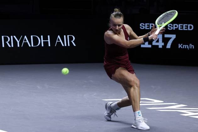 (241104) -- RIYADH, Nov. 4, 2024 -- Barbora Krejcikova of the Czech Republic returns a shot during the round robin match against Iga Swiatek of Poland at WTA, Tennis Damen Finals tennis tournament in Riyadh, Saudi Arabia, Nov. 3, 2024. ) (SP)SAUDI ARABIA-RIYADH-TENNIS-WTA FINALS-DAY 2 LuoxChen 