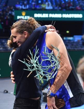 Alexander Zverev remporte la finale du tournoi de tennis ATP, Tennis Herren Masters 1000 de Paris (Paris Rolex Master) contre Ugo Humbert à l Accor Arena - Palais Omnisports de Paris-Bercy, Paris Alexander Zverev et sa compagne Sophia Thomalla - Alexander Zverev remporte la finale du tournoi de tennis ATP Masters 1000 de Paris (Paris Rolex Master) contre Ugo Humbert à l Accor Arena - Palais Omnisports de Paris-Bercy, Paris le 3 novembre 2024. Veeren Bestimage Alexander Zverev wins the final of the ATP Masters 1000 Paris tennis tournament (Paris Rolex Masters) against Ugo Humbert at Accor Arena - Palais Omnisports de Paris-Bercy, Paris on November 3, 2024. Paris France  Copyright: xVEERENx xBESTIMAGExVEERENx xBESTIMAGEx
