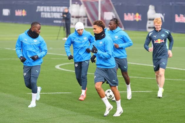 RB Leipzig Training 1 Bundesliga Leipzig, 04 11 2024, Training center at Cottaweg, Season 2024 2025, Football, Men, 1 Bundesliga , RB Leipzig Training , In the picture Antonio Nusa is warming up ,