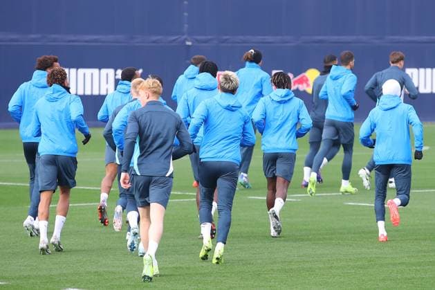 RB Leipzig Training 1 Bundesliga Leipzig, 04 11 2024, Training center at Cottaweg, Season 2024 2025, Football, Men, 1 Bundesliga , RB Leipzig Training , In the picture warm-up RB Leipzig ,
