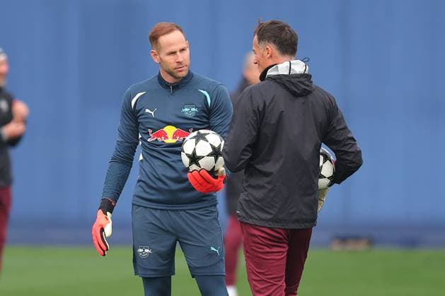 RB Leipzig Training 1 Bundesliga Leipzig, 04 11 2024, Training center at Cottaweg, Season 2024 2025, Football, Men, 1 Bundesliga , RB Leipzig Training , In the picture from l goalkeeper Peter Gulacsi and goalkeeper coach Frederik Gößling Goessling ,
