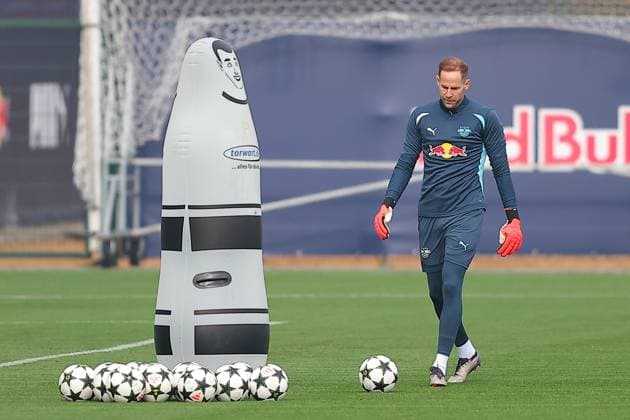 RB Leipzig Training 1 Bundesliga Leipzig, 04 11 2024, Training center at Cottaweg, Season 2024 2025, Football, Men, 1 Bundesliga , RB Leipzig Training , In the picture goalkeeper Peter Gulacsi ,