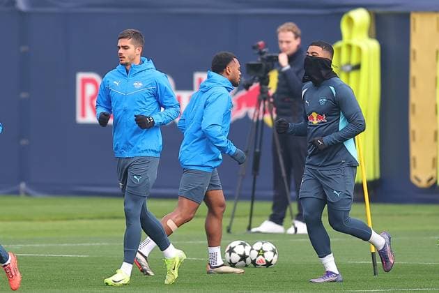 RB Leipzig Training 1 Bundesliga Leipzig, 04 11 2024, Training center at Cottaweg, Season 2024 2025, Football, Men, 1 Bundesliga , RB Leipzig Training , In the picture from l Andre Silva and Benjamin Henrichs ,