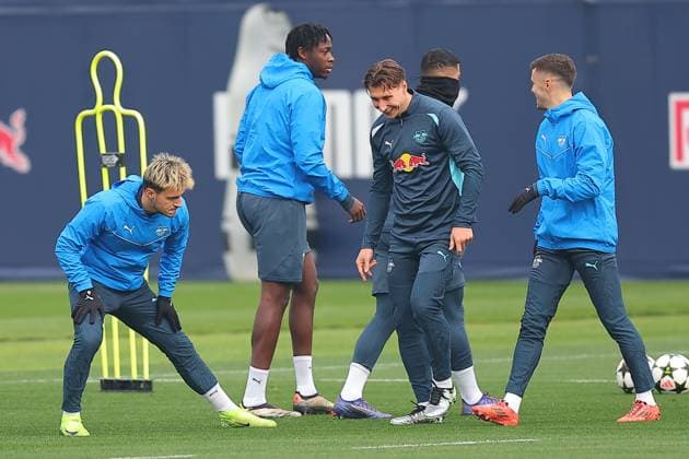 RB Leipzig Training 1 Bundesliga Leipzig, 04 11 2024, Training center at Cottaweg, Season 2024 2025, Football, Men, 1 Bundesliga , RB Leipzig Training , In the picture from l Eljif Elmas and Willi Orban ,