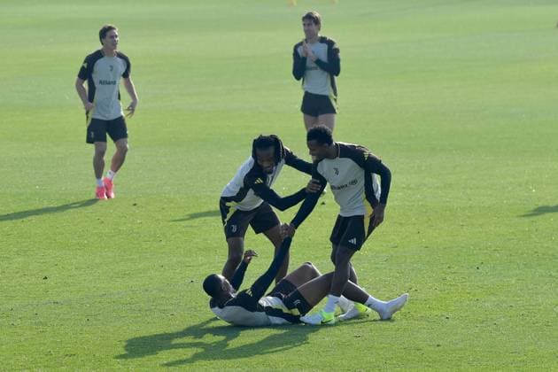 Khephren Thuram,Juan Cabal and Timothy Weah Juventus FC during training at JTC Continassa Turin on November 04, 2024 in Turin, Italy - ph Giuliano Marchisciano during Juventus - Allenamento, UEFA Champions League football match in Torino, Italy, November 04 2024  Copyright: xGiulianoxMarchisciano IPAxSportx xx IPA_51262219 IPA_Agency_IPA51262219