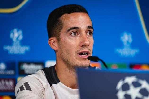 Champions League 2024 25 League Phase MD4: Real Madrid Training Session and press conference, PK, Pressekonferenz Lucas Vazquez of Real Madrid CF seen speaking during the UEFA Champions League 2024 25 League Phase MD4 training and press conference at Ciudad Real Madrid on November 4, 2024 in Madrid, Spain. Valdebebas Ciudad Real Madrid Madrid Spain Copyright: xAlbertoxGardinx AGardin_20241104_Football_Champions_Real_Madrid_PC_021