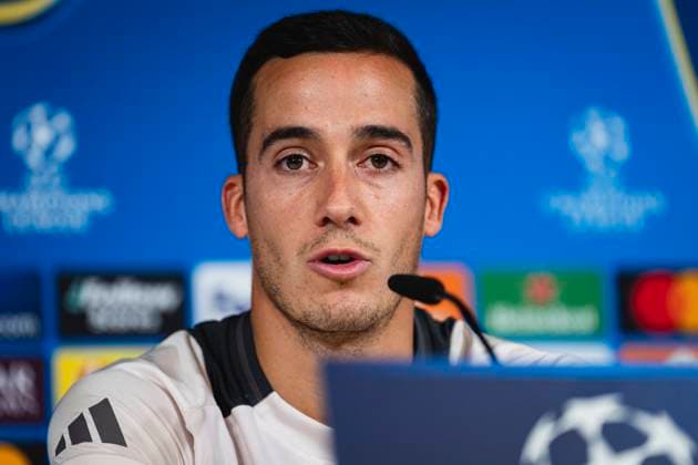 Champions League 2024 25 League Phase MD4: Real Madrid Training Session and press conference, PK, Pressekonferenz Lucas Vazquez of Real Madrid CF seen speaking during the UEFA Champions League 2024 25 League Phase MD4 training and press conference at Ciudad Real Madrid on November 4, 2024 in Madrid, Spain. Valdebebas Ciudad Real Madrid Madrid Spain Copyright: xAlbertoxGardinx AGardin_20241104_Football_Champions_Real_Madrid_PC_023