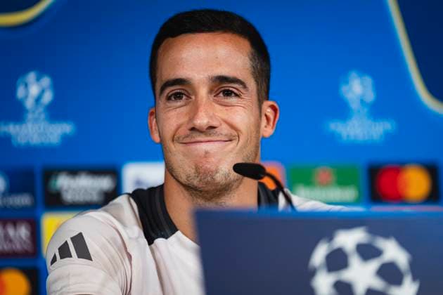 Champions League 2024 25 League Phase MD4: Real Madrid Training Session and press conference, PK, Pressekonferenz Lucas Vazquez of Real Madrid CF seen speaking during the UEFA Champions League 2024 25 League Phase MD4 training and press conference at Ciudad Real Madrid on November 4, 2024 in Madrid, Spain. Valdebebas Ciudad Real Madrid Madrid Spain Copyright: xAlbertoxGardinx AGardin_20241104_Football_Champions_Real_Madrid_PC_025