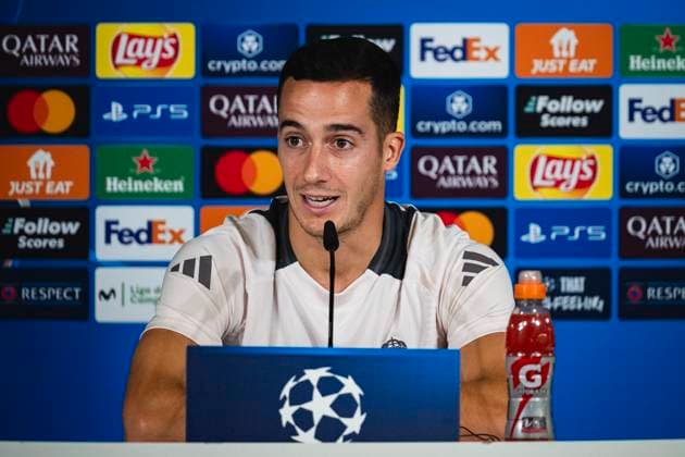 Champions League 2024 25 League Phase MD4: Real Madrid Training Session and press conference, PK, Pressekonferenz Lucas Vazquez of Real Madrid CF seen speaking during the UEFA Champions League 2024 25 League Phase MD4 training and press conference at Ciudad Real Madrid on November 4, 2024 in Madrid, Spain. Valdebebas Ciudad Real Madrid Madrid Spain Copyright: xAlbertoxGardinx AGardin_20241104_Football_Champions_Real_Madrid_PC_035