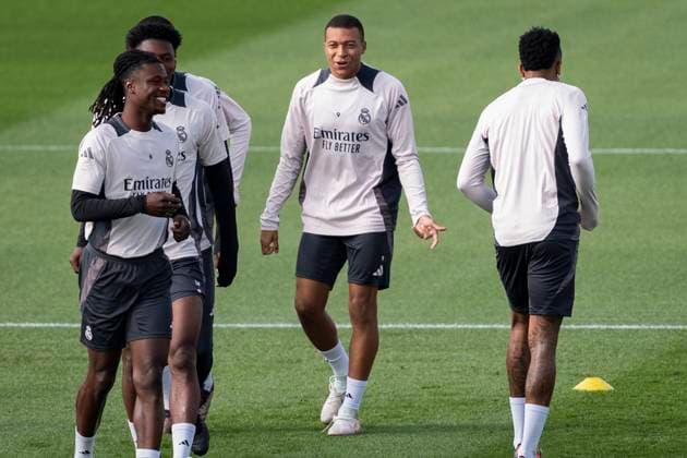 Champions League 2024 25 League Phase MD4: Real Madrid Training Session and press conference, PK, Pressekonferenz Real Madrid players (from L to R) Eduardo Camavinga, Kylian Mbappe seen training during the UEFA Champions League 2024 25 League Phase MD4 training and press conference at Ciudad Real Madrid on November 4, 2024 in Madrid, Spain. Valdebebas Ciudad Real Madrid Madrid Spain Copyright: xAlbertoxGardinx AGardin_20241104_Football_Champions_Real_Madrid_PC_038