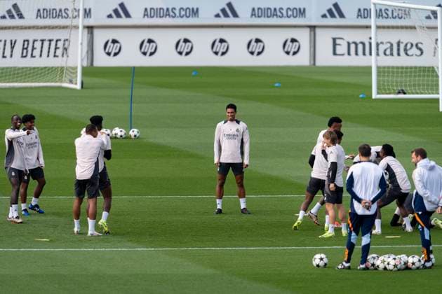 Champions League 2024 25 League Phase MD4: Real Madrid Training Session and press conference, PK, Pressekonferenz Jude Bellingham (C) of Real Madrid CF seen training in the middle of his teammates during the UEFA Champions League 2024 25 League Phase MD4 training and press conference at Ciudad Real Madrid on November 4, 2024 in Madrid, Spain. Valdebebas Ciudad Real Madrid Madrid Spain Copyright: xAlbertoxGardinx AGardin_20241104_Football_Champions_Real_Madrid_PC_076