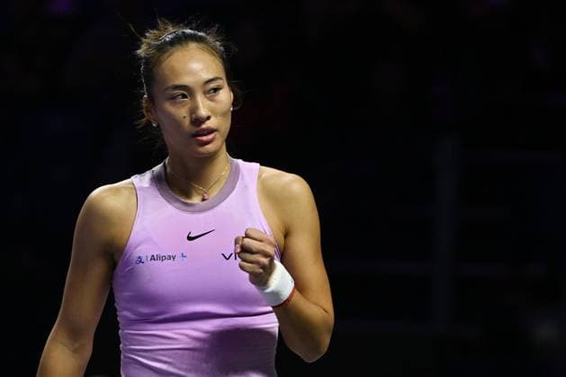 Sport Bilder des Tages WTA, Tennis Damen Finals 2024 - Day 3 RIYADH, SAUDI ARABIA - NOVEMBER 04: Qinwen Zheng of China during her match against Elena Rybakina of Kazakhstan on day 3 of the 2024 WTA Finals, part of the Hologic WTA Tour, held at King Saud University Indoor Arena on November 04, 2024, in Riyadh, Saudi Arabia. Riyadh Saudi Arabia  Copyright: xArturxWidakx originalFilename:widak-wtafinal241104_npEV8.jpg