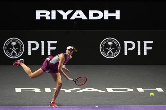 WTA, Tennis Damen Finals 2024 - Day 3 RIYADH, SAUDI ARABIA - NOVEMBER 04: Elena Rybakina of Kazakhstan during her match against Qinwen Zheng of China on day 3 of the 2024 WTA Finals, part of the Hologic WTA Tour, held at King Saud University Indoor Arena on November 04, 2024, in Riyadh, Saudi Arabia. Riyadh Saudi Arabia  Copyright: xArturxWidakx originalFilename:widak-wtafinal241104_npWEO.jpg
