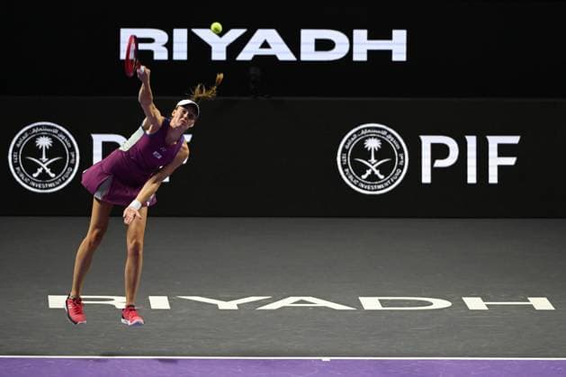 WTA, Tennis Damen Finals 2024 - Day 3 RIYADH, SAUDI ARABIA - NOVEMBER 04: Elena Rybakina of Kazakhstan during her match against Qinwen Zheng of China on day 3 of the 2024 WTA Finals, part of the Hologic WTA Tour, held at King Saud University Indoor Arena on November 04, 2024, in Riyadh, Saudi Arabia. Riyadh Saudi Arabia  Copyright: xArturxWidakx originalFilename:widak-wtafinal241104_npya5.jpg