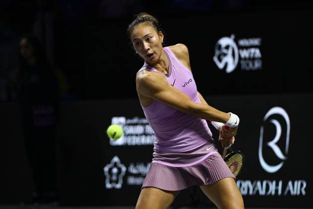 WTA, Tennis Damen Finals 2024 - Day 3 RIYADH, SAUDI ARABIA - NOVEMBER 04: Qinwen Zheng of China during her match against Elena Rybakina of Kazakhstan on day 3 of the 2024 WTA Finals, part of the Hologic WTA Tour, held at King Saud University Indoor Arena on November 04, 2024, in Riyadh, Saudi Arabia. Riyadh Saudi Arabia  Copyright: xArturxWidakx originalFilename:widak-wtafinal241104_np99g.jpg
