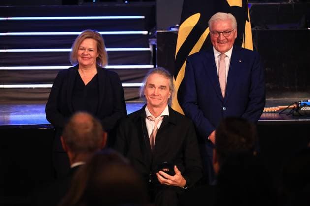 Presentation of the Silver Laurel Leaf Berlin, 04 11 2024 Federal President Frank Walter Steinmeier awards the Silver Laurel Leaf to athletes who have won medals at the 2024 Olympic Games in Paris The award is presented by the Federal President right and Interior Minister Nancy Faeser left to Badminton Thomas Wandschneider, Lindhorst Bronze, Singles Berlin Germany Copyright: xMatthiasxGränzdörferx