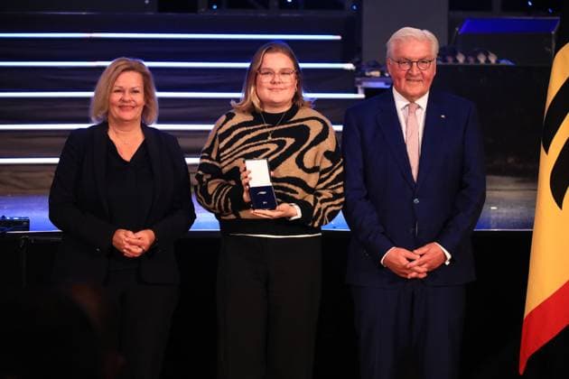 Presentation of the Silver Laurel Leaf Berlin, 04 11 2024 Federal President Frank Walter Steinmeier awards the Silver Laurel Leaf to athletes who have won medals at the 2024 Olympic Games in Paris The award is presented by the Federal President right and Interior Minister Nancy Faeser left to Adelina Worseck, Hamburg Bronze, womens soccer Berlin Germany Copyright: xMatthiasxGränzdörferx