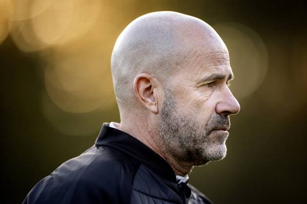 EINDHOVEN - Coach Peter Bosz of PSV during a training session prior to the Champions League match between PSV and Girona FC. ANP KOEN VAN WEEL xVIxANPxSportx xxANPxIVx 512686144 originalFilename: 512686144.jpg