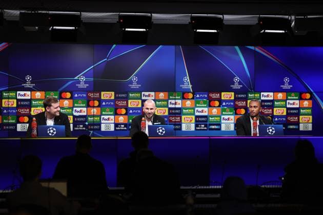 SOCCER - UEFA CL, Dortmund vs Sturm DORTMUND,GERMANY,04.NOV.24 - SOCCER - UEFA Champions League, Borussia Dortmund vs SK Sturm Graz, preview, press conference, PK, Pressekonferenz Sturm. Image shows press speaker Stefan Haller, head coach Christian Ilzer and Emanuel Aiwu (Sturm).  GEPAxpictures xChrisxBauer