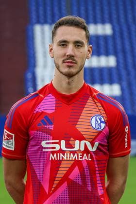 04 11 2024, Football, Season 2024 2025, 2 Bundesliga, Porträttermin FC Schalke 04, Justin Heekeren FC Schalke 04 Gelsenkirchen Veltins Arena NRW Germany xRHR FOTOx Copyright: RHR-FOTOx RHR-FOTO