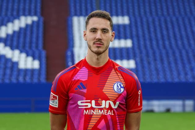 04 11 2024, Football, Season 2024 2025, 2 Bundesliga, Porträttermin FC Schalke 04, Justin Heekeren FC Schalke 04 Gelsenkirchen Veltins Arena NRW Germany xRHR FOTOx Copyright: RHR-FOTOx RHR-FOTO