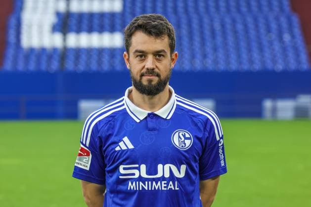 04 11 2024, Football, Season 2024 2025, 2 Bundesliga, portrait appointment FC Schalke 04, Amin Younes FC Schalke 04 Gelsenkirchen Veltins Arena NRW Germany xRHR FOTOx Copyright: RHR-FOTOx RHR-FOTO