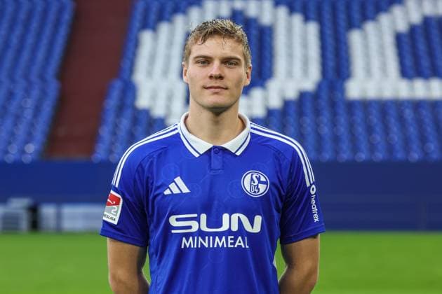 04 11 2024, Football, Season 2024 2025, 2 Bundesliga, Porträttermin FC Schalke 04, Emil Hojlund Hojlund FC Schalke 04 Gelsenkirchen Veltins Arena NRW Germany xRHR FOTOx Copyright: RHR-FOTOx RHR-FOTO