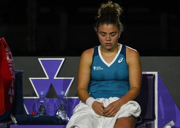 WTA, Tennis Damen Finals 2024 - Day 3 RIYADH, SAUDI ARABIA - NOVEMBER 04: Jasmine Paolini of Italy during her match against Aryna Sabalenka of Belarus on day 3 of the 2024 WTA Finals, part of the Hologic WTA Tour, held at King Saud University Indoor Arena on November 04, 2024, in Riyadh, Saudi Arabia. Riyadh Saudi Arabia  Copyright: xArturxWidakx originalFilename:widak-wtafinal241104_npbVZ.jpg