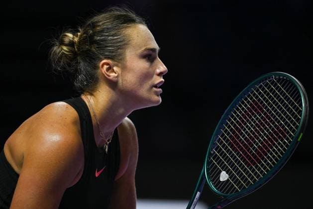 WTA, Tennis Damen Finals 2024 - Day 3 RIYADH, SAUDI ARABIA - NOVEMBER 04: Aryna Sabalenka of Belarus during her match against Jasmine Paolini of Italy on day 3 of the 2024 WTA Finals, part of the Hologic WTA Tour, held at King Saud University Indoor Arena on November 04, 2024, in Riyadh, Saudi Arabia. Riyadh Saudi Arabia  Copyright: xArturxWidakx originalFilename:widak-wtafinal241104_npx4w.jpg