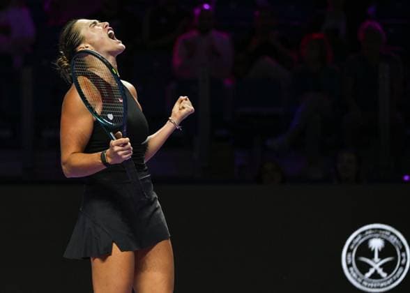 WTA, Tennis Damen Finals 2024 - Day 3 RIYADH, SAUDI ARABIA - NOVEMBER 04: Aryna Sabalenka of Belarus during her match against Jasmine Paolini of Italy on day 3 of the 2024 WTA Finals, part of the Hologic WTA Tour, held at King Saud University Indoor Arena on November 04, 2024, in Riyadh, Saudi Arabia. Riyadh Saudi Arabia  Copyright: xArturxWidakx originalFilename:widak-wtafinal241104_nphzZ.jpg