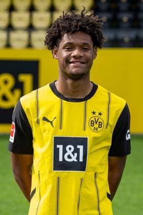Borussia Dortmund; 1. BL, Porträttermin 2024 2025 Julien Duranville; Borussia Dortmund; 1. BL, Porträttermin 2024 2025 Foto: Borussia Dortmund Hendrik Deckers via Revierfoto Borussia Dortmund; 1. BL, Porträttermin 2024 2025
