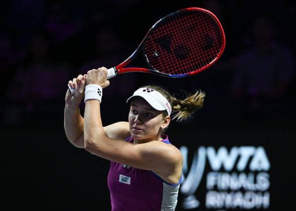 WTA, Tennis Damen Finals 2024 - Day 3 RIYADH, SAUDI ARABIA - NOVEMBER 04: Elena Rybakina of Kazakhstan during her match against Qinwen Zheng of China on day 3 of the 2024 WTA Finals, part of the Hologic WTA Tour, held at King Saud University Indoor Arena on November 04, 2024, in Riyadh, Saudi Arabia. Riyadh Saudi Arabia  Copyright: xArturxWidakx originalFilename:widak-wtafinal241104_nprVD.jpg