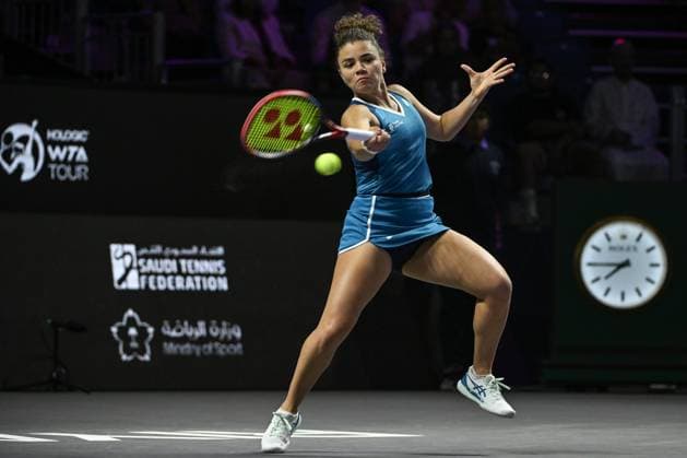 WTA, Tennis Damen Finals 2024 - Day 3 RIYADH, SAUDI ARABIA - NOVEMBER 04: Jasmine Paolini of Italy during her match against Aryna Sabalenka of Belarus on day 3 of the 2024 WTA Finals, part of the Hologic WTA Tour, held at King Saud University Indoor Arena on November 04, 2024, in Riyadh, Saudi Arabia. Riyadh Saudi Arabia  Copyright: xArturxWidakx originalFilename:widak-wtafinal241104_npY00.jpg