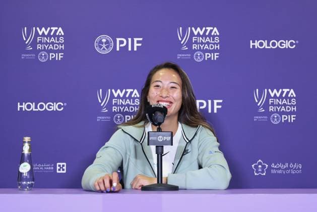 (241105) -- RIYADH, Nov. 5, 2024 -- Zheng Qinwen of China attends the press conference, PK, Pressekonferenz after the round robin match against Elena Rybakina of Kazakhstan at WTA, Tennis Damen Finals tennis tournament in Riyadh, Saudi Arabia, Nov. 4, 2024. ) (SP)SAUDI ARABIA-RIYADH-TENNIS-WTA FINALS-DAY 3 WangxHaizhou 