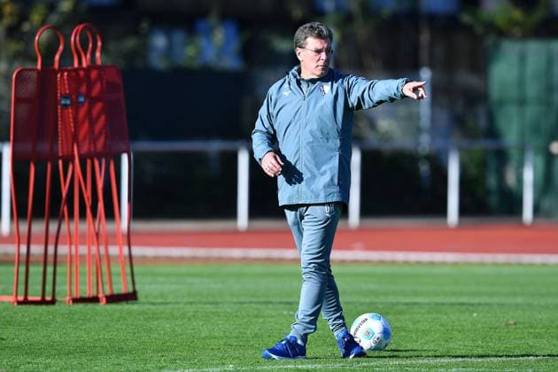 Sport Bilder des Tages Fußball 1. Bundesliga Training VfL Bochum am 05.11.2024 auf dem Leichtathletikplatz am Vonovia Ruhrstadion in Bochum Dieter Hecking ( Trainer Cheftrainer Bochum ) *** Soccer 1 Bundesliga training VfL Bochum on 05 11 2024 on the athletics field at the Vonovia Ruhrstadion in Bochum Dieter Hecking coach head coach Bochum xRx