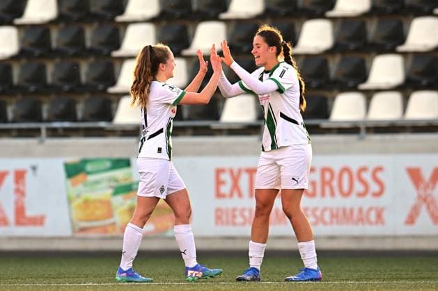 03 11 2024 pmk NH133891 Soccer Women 2 Women Bundesliga Season 2024 2025 Toennies Arena Rheda Wiedenbrueck FSV Guetersloh 2009 Borussia Moenchengladbach cheering after the goal for the 1 1 equalizer by VAN DER DRIFT 21 Suus VAN DER DRIFT 21 Gladbach Maresa ARICI 26 Gladbach