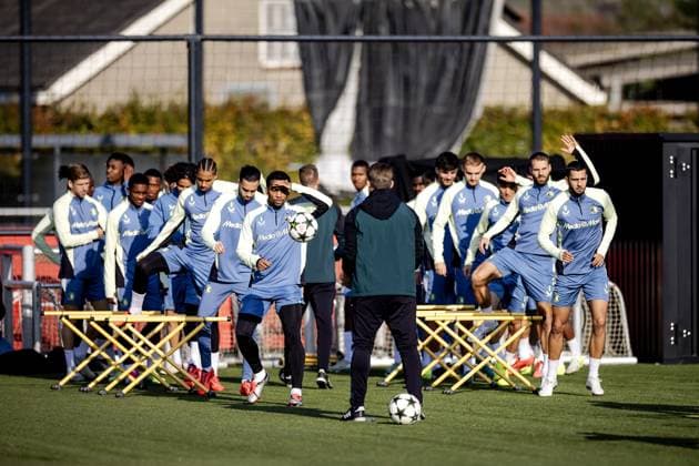 ROTTERDAM - The Feyenoord squad during a training session at training complex 1908 ahead of the Champions League match against FC Red Bull Salzburg. ANP ROBIN VAN LONKHUIJSEN xVIxANPxSportx xxANPxIVx 512739386 originalFilename: 512739386.jpg
