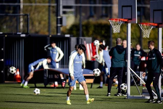 ROTTERDAM - In-beom Hwang of Feyenoord during a training session at training complex 1908 prior to the Champions League match against FC Red Bull Salzburg. ANP ROBIN VAN LONKHUIJSEN xVIxANPxSportx xxANPxIVx 512739480 originalFilename: 512739480.jpg