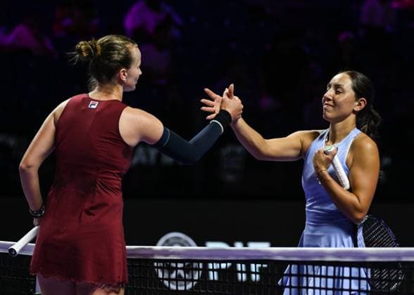 WTA, Tennis Damen Finals 2024 - Day 4 RIYADH, SAUDI ARABIA - NOVEMBER 05: Jessica Pegula of USA congratulates Barbora Krejcikova of Czech Republic at the end of their match, on day 4 of the 2024 WTA Finals, part of the Hologic WTA Tour, held at King Saud University Indoor Arena on November 05, 2024, in Riyadh, Saudi Arabia. Riyadh Saudi Arabia  Copyright: xArturxWidakx originalFilename:widak-wtafinal241105_np7lH.jpg
