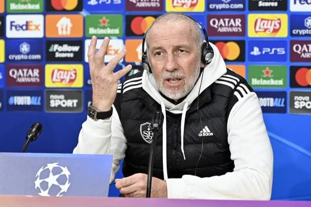 Ligue des Champions PHOTOPQR OUEST FRANCE Vincent Michel ; Prague ; 05 11 2024 ; Football - Ligue des Champions - Sparta Prague Brest - Conférence de presse Éric Roy , entraineur avant le dernier entrainement à la veille du match contre le Sparta Prague Photo Vincent Michel Ouest-France press conference, PK, Pressekonferenz on the eve of the UEFA Champions League football match Sparta Praha vs Stade Brestois 29 (Brest) in Prague on November 5, 2024. Prague France  Copyright: xPHOTOPQR OUESTxFRANCE MAXPPPxVincentxMichelx 20241105OFR9940 20241105OFR9940