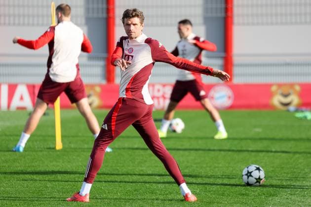 Thomas Mueller FC Bayern Muenchen, 25 warms up during training on the pitch, Ger, Final training, FC Bayern Muenchen, Football, UEFA Champions League, Matchday 4, 2024 2025 season, 05 11 2024, Ger, Final training, FC Bayern Muenchen, Football, UEFA Champions League, Matchday 4, 2024 2025 season, 05 11 2024 Muenchen Copyright: xEibner-Pressefoto JennixMaulx EP_JML