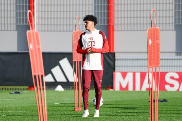 Adam Aznou FC Bayern Muenchen training on the pitch, Ger, Final training, FC Bayern Muenchen, Football, UEFA Champions League, Matchday 4, 2024 2025 season, 05 11 2024, Ger, Final training, FC Bayern Muenchen, Football, UEFA Champions League, Matchday 4, 2024 2025 season, 05 11 2024 Muenchen Copyright: xEibner-Pressefoto JennixMaulx EP_JML