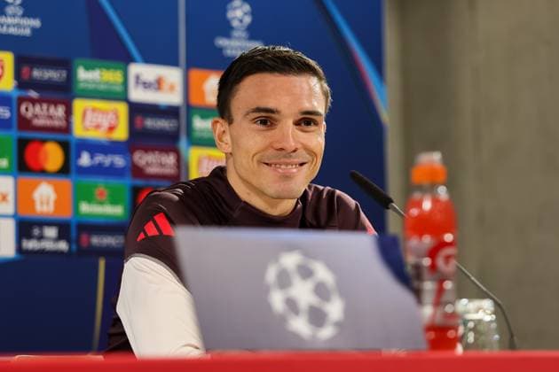 Joao Palhinha FC Bayern Muenchen, 16 at the press conference, laughing, Ger, International press conference, FC Bayern Muenchen, Football, UEFA Champions League, Matchday 4, 2024 2025 season, 05 11 2024, Ger, International press conference, FC Bayern Muenchen, Football, UEFA Champions League, Matchday 4, 2024 2025 season, 05 11 2024 Muenchen Copyright: xEibner-Pressefoto JennixMaulx EP_JML