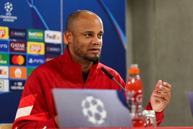 Vincent Kompany FC Bayern Muenchen, Head coach at the press conference, gesticulating, gestures, Ger, International press conference, FC Bayern Muenchen, Football, UEFA Champions League, Matchday 4, 2024 2025 season, 05 11 2024, Ger, International press conference, FC Bayern Muenchen, Football, UEFA Champions League, Matchday 4, 2024 2025 season, 05 11 2024 Muenchen Copyright: xEibner-Pressefoto JennixMaulx EP_JML