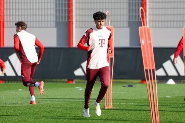 Adam Aznou FC Bayern Muenchen training on the pitch, Ger, Final training, FC Bayern Muenchen, Football, UEFA Champions League, Matchday 4, 2024 2025 season, 05 11 2024, Ger, Final training, FC Bayern Muenchen, Football, UEFA Champions League, Matchday 4, 2024 2025 season, 05 11 2024 Muenchen Copyright: xEibner-Pressefoto JennixMaulx EP_JML