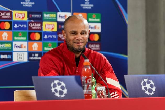 Vincent Kompany FC Bayern Muenchen, head coach at the press conference, laughing, laughing, Ger, International Press Conference, FC Bayern Muenchen, Football, UEFA Champions League, Matchday 4, 2024 2025 season, 05 11 2024, Ger, International Press Conference, FC Bayern Muenchen, Football, UEFA Champions League, Matchday 4, 2024 2025 season, 05 11 2024 Muenchen Copyright: xEibner-Pressefoto JennixMaulx EP_JML