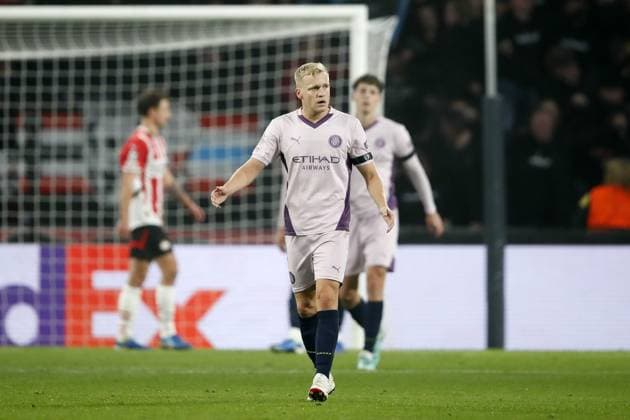 EINDHOVEN - Donny van de Beek of Girona FC balks after the 1-0 during the UEFA Champions league match between PSV Eindhoven and Girona FC at Phillips Stadium on Nov. 5, 2024 in Eindhoven, Netherlands. ANP Hollandse Hoogte BART STOUTJESDIJK UEFA Champions League 2024 25 League Phase MD4 2024 25 xVIxANPxSportx xBartxStoutjesdijkxIVx 512759633 originalFilename: 512759633.jpg
