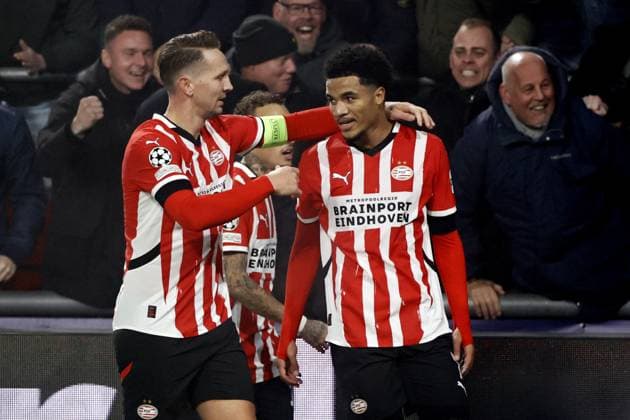 EINDHOVEN - (l-r) Luuk de Jong of PSV Eindhoven, Malik Tillman of PSV Eindhoven celebrate the 2-0 during the UEFA Champions league match between PSV Eindhoven and Girona FC at Phillips stadium on Nov. 5, 2024 in Eindhoven, Netherlands. ANP MAURICE VAN STEEN UEFA Champions League 2024 25 League Phase MD4 2024 25 xVIxANPxSportx xxANPxIVx 512761069 originalFilename: 512761069.jpg